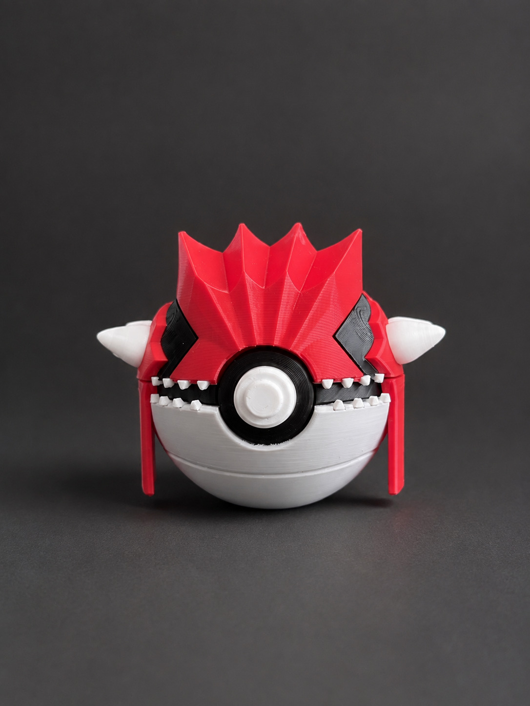Vista frontal de la pokebola Groudon